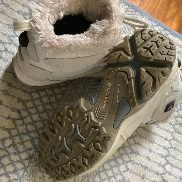 Columbia Rechargeable Heated Boots 9 - Picture 2 of 7